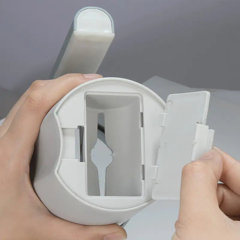 Game Changer - portable cat cleaning scoop